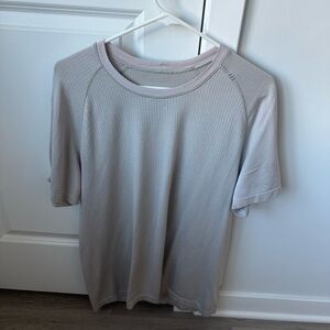 Men's Tan Lululemon Short Sleeve Tee Size Large